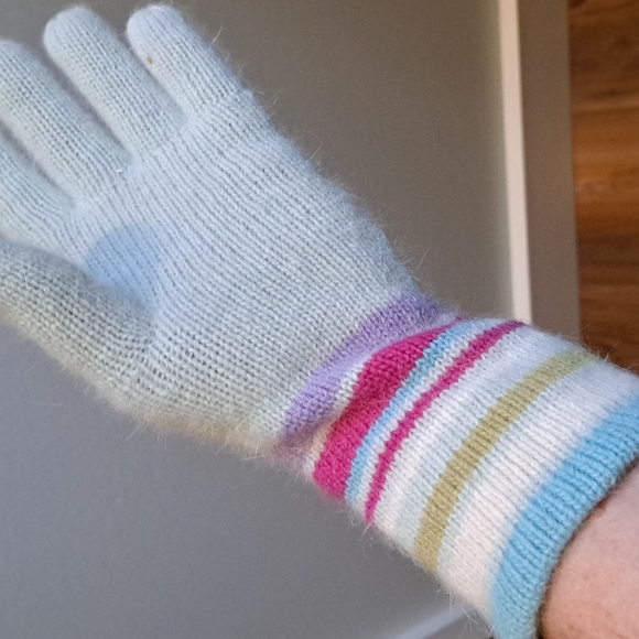 NWT wool/angora adorable gloves. Mint colored with multicolored pattern - Picture 6 of 8